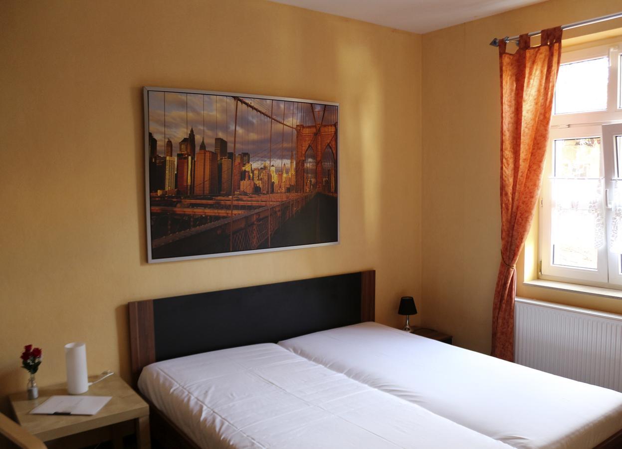 וויימר Gasthaus & Pension "Zur Rose" מראה חיצוני תמונה