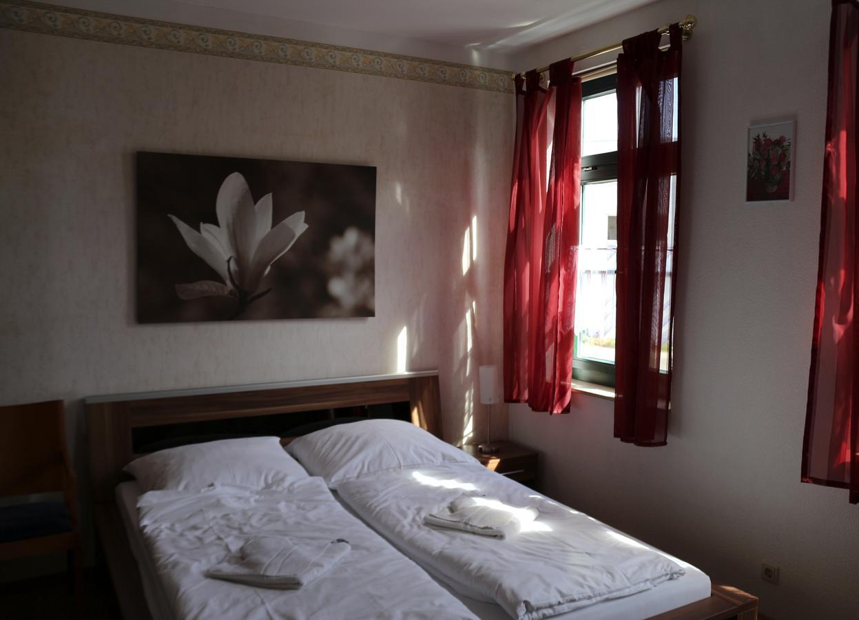 וויימר Gasthaus & Pension "Zur Rose" מראה חיצוני תמונה