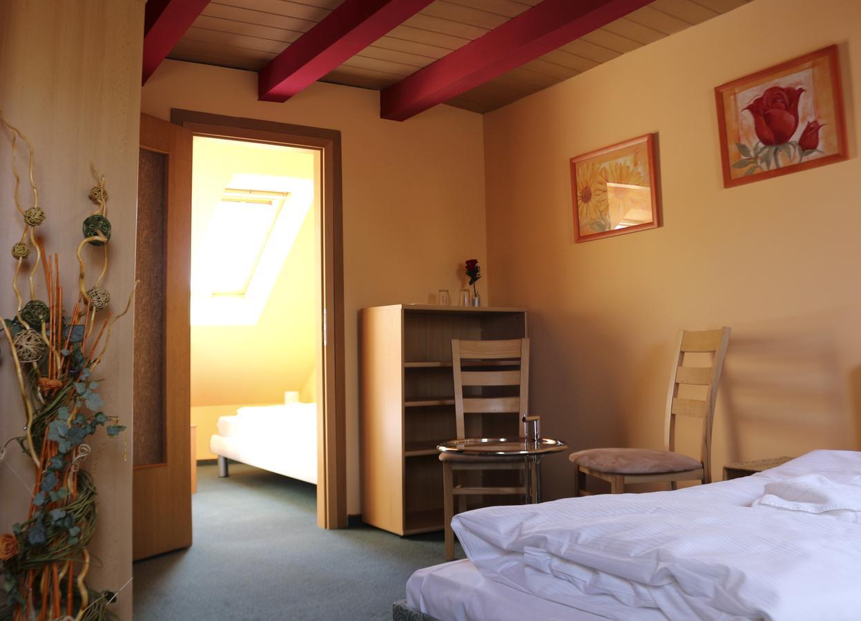 וויימר Gasthaus & Pension "Zur Rose" מראה חיצוני תמונה
